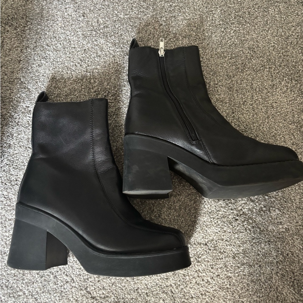 Steve Madden Black Leather Platform Booties - Size 8